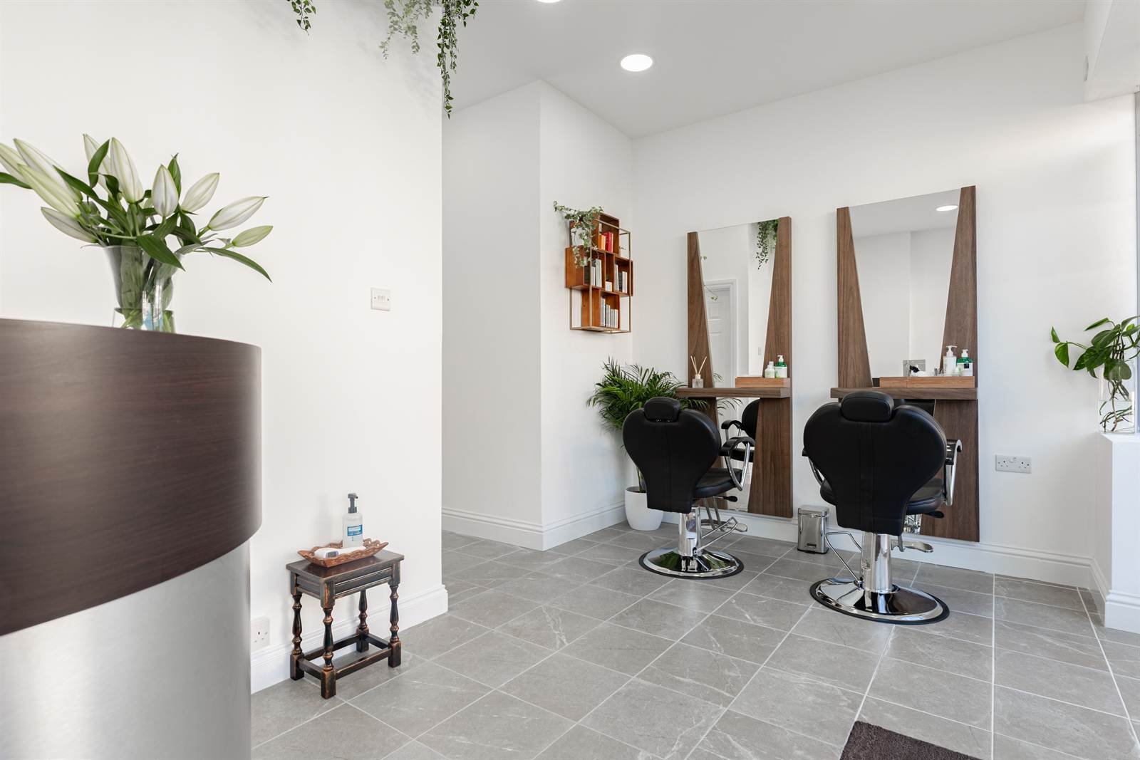 Izba Spa salon near Morden